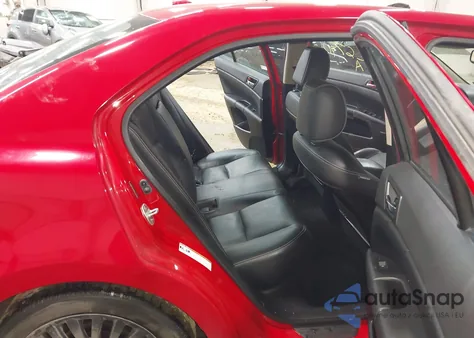 2011 Suzuki Kizashi Sport Sls z USA, uszkodzony, nr VIN JS2RF9A82B6110908